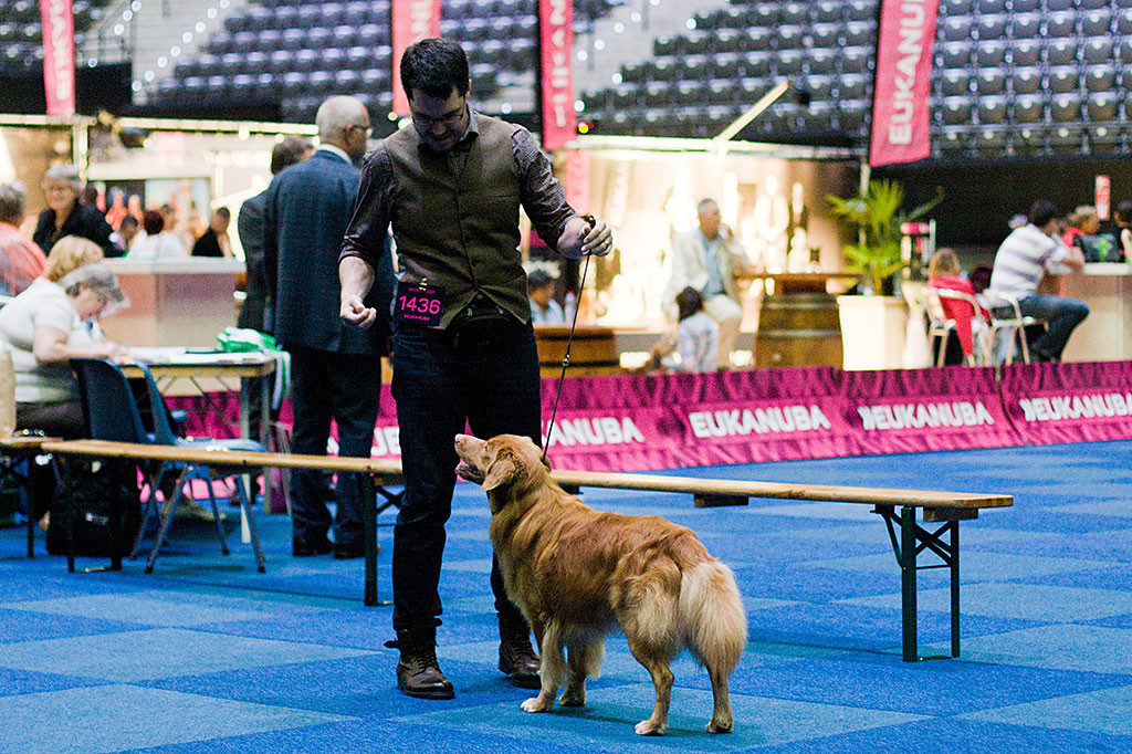Edison wartet mit Stephan im Ring auf seinen Einsatz