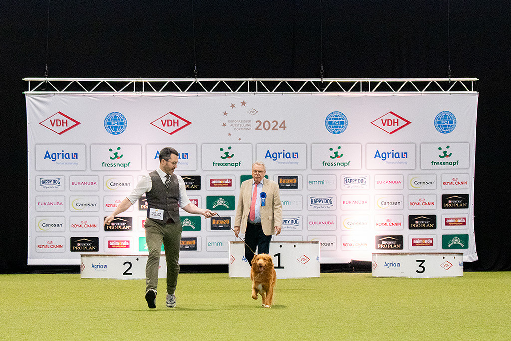 Newton bei der Gangwerksprobe an Stephans Seite vom Richter weg