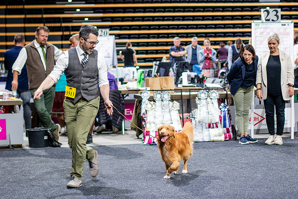 Newton bei der Gangwerkprobe von der Richterin weg